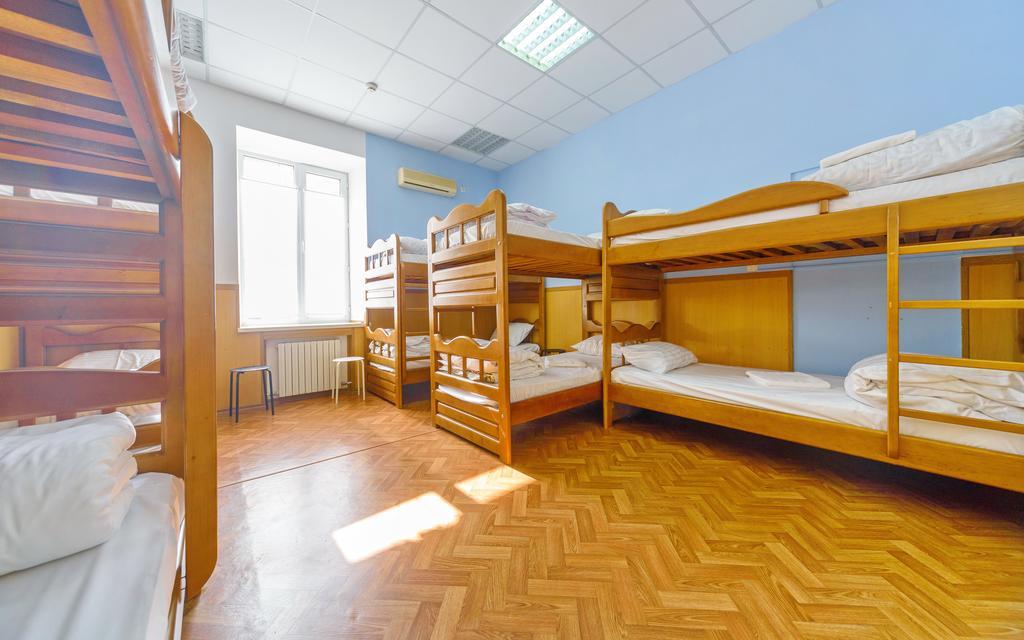 Krovat Na Deribasovskoy โอเดสซา ภายนอก รูปภาพ